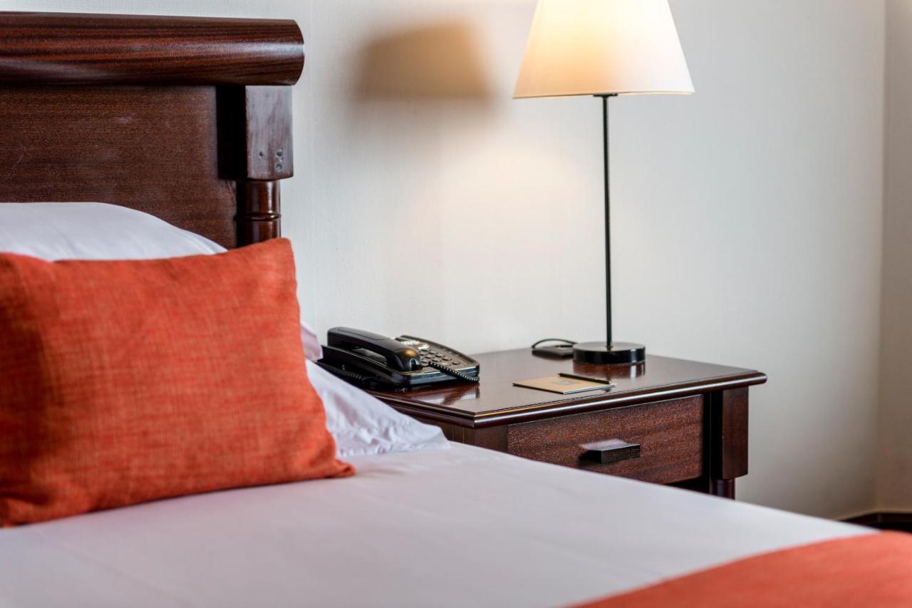 Hotel Alvalade Luanda Extérieur photo